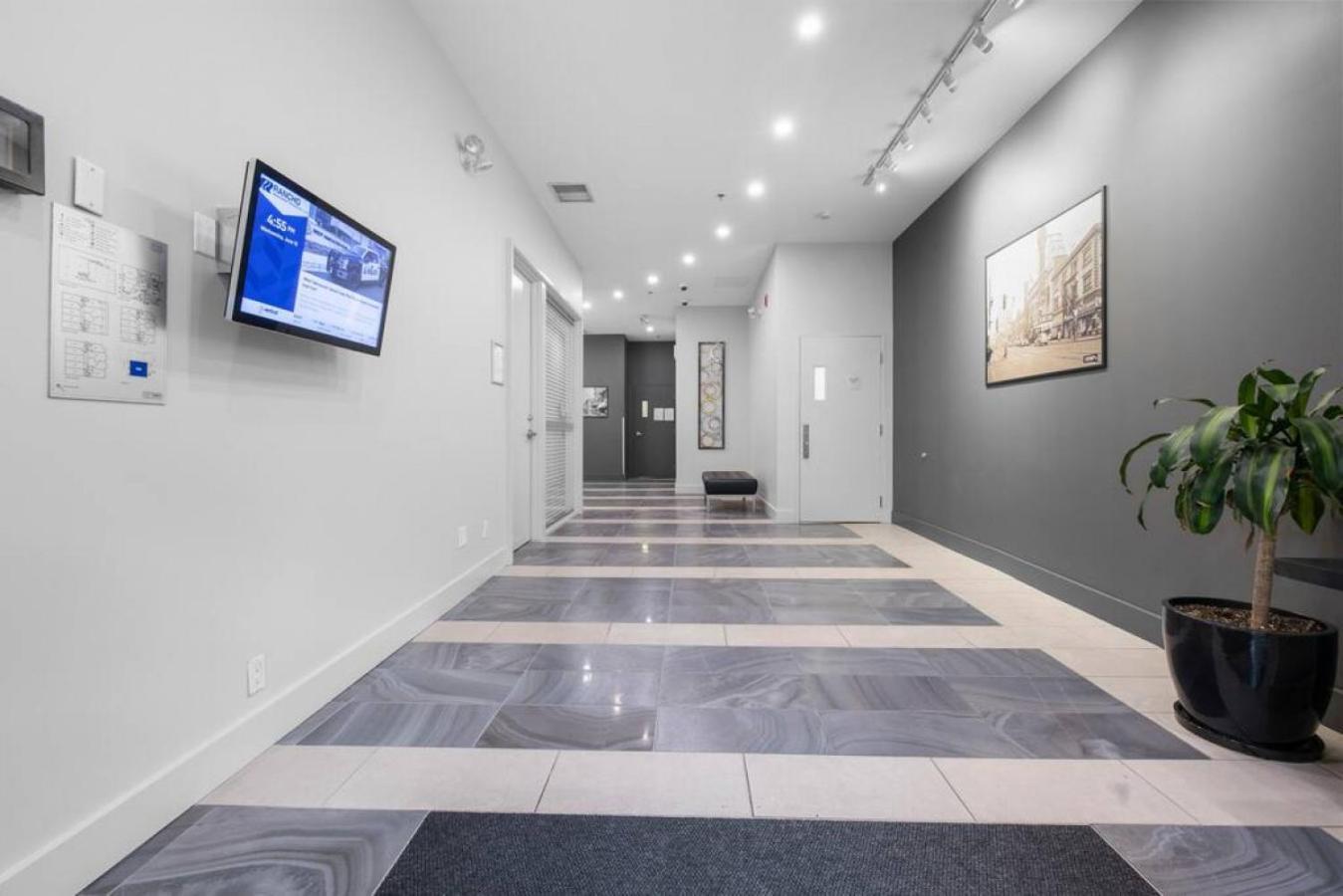 Top Floor Unit On Granville Strip Yaletown Area แวนคูเวอร์ ภายนอก รูปภาพ