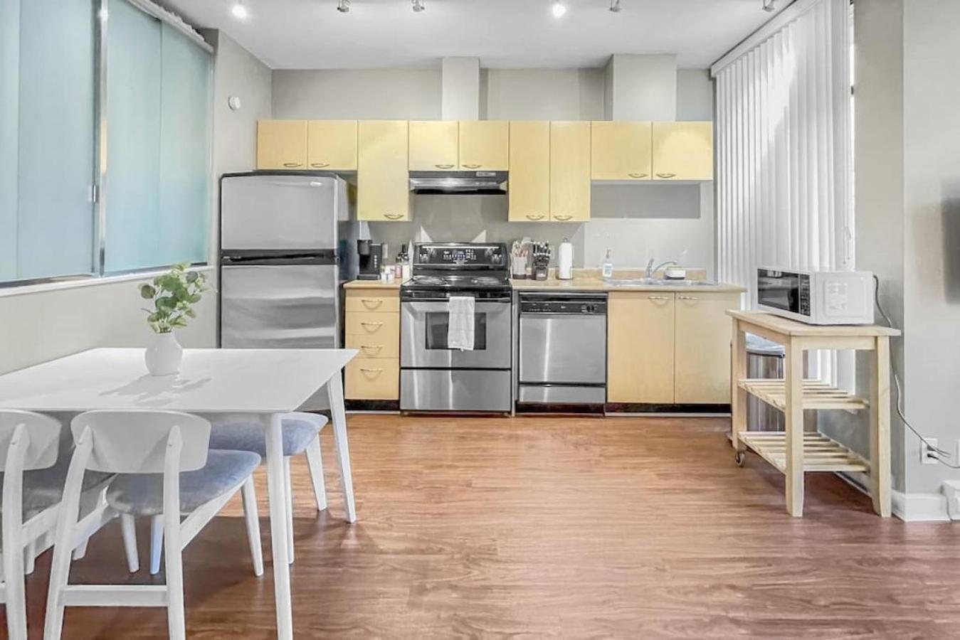 Top Floor Unit On Granville Strip Yaletown Area แวนคูเวอร์ ภายนอก รูปภาพ